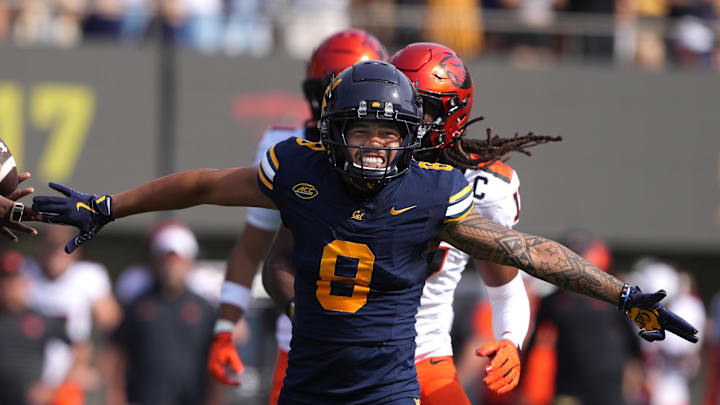 Oct 26, 2024; Berkeley, California, USA; California Golden Bears wide receiver Mikey Matthews (center) reacts after a catch against the Oregon State Beavers during the first quarter at California Memorial Stadium. Mandatory Credit: Darren Yamashita-Imagn Images Oct 26, 2024; Berkeley, California, USA; California Golden Bears wide receiver Mikey Matthews (center) reacts after a catch against the Oregon State Beavers during the first quarter at California Memorial Stadium. Mandatory Credit: Darren Yamashita-Imagn Images