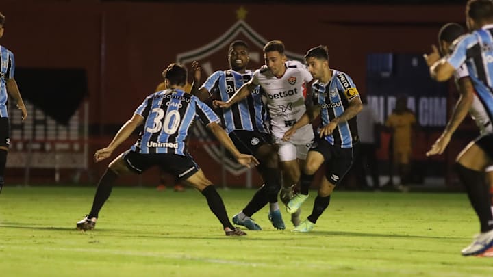 Vitória e Grêmio lutam contra o Z4 neste início de Brasileirão