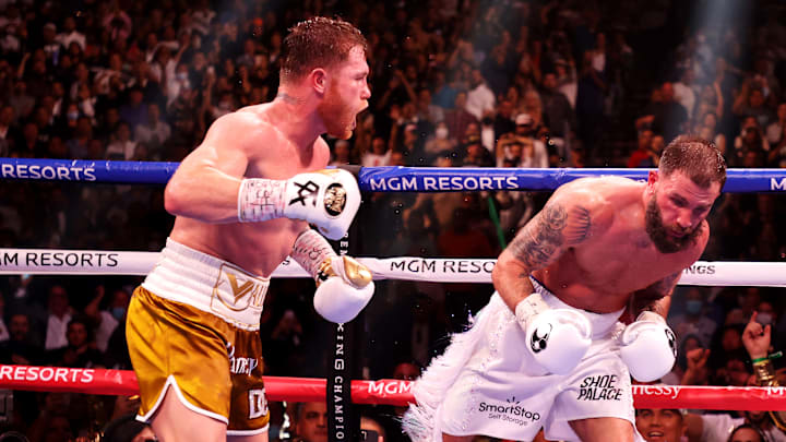"Canelo" Álvarez logró la unificación en las 168 libras en 2021