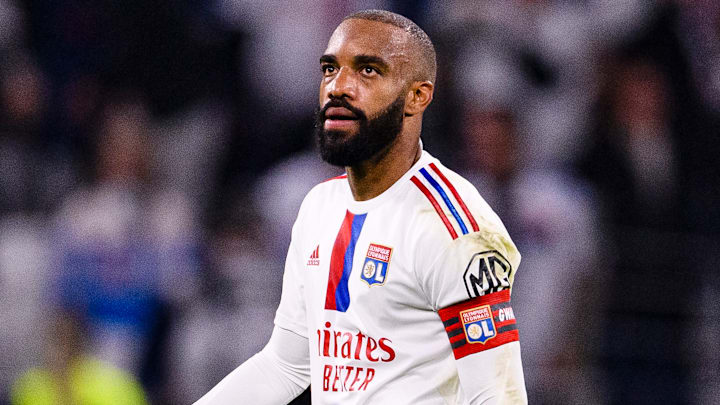 Alexandre Lacazette déçu après l'élimination lyonnaise Alexandre Lacazette déçu après l'élimination lyonnaise