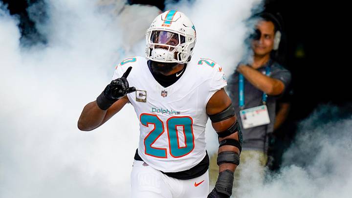 Nov 9, 2025; Miami Gardens, Florida, USA; Miami Dolphins linebacker Jordyn Brooks (20) runs on the field before a game against the Buffalo Bills at Hard Rock Stadium. Mandatory Credit: Jeff Romance-Imagn Images