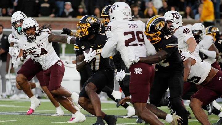 Nov 8, 2025; Columbia, Missouri, USA; Missouri Tigers kick-off returner DaMarion Fowlkes rushes in the Missouri matchup against Texas A&M at Faurot Field. Nov 8, 2025; Columbia, Missouri, USA; Missouri Tigers kick-off returner DaMarion Fowlkes rushes in the Missouri matchup against Texas A&M at Faurot Field.