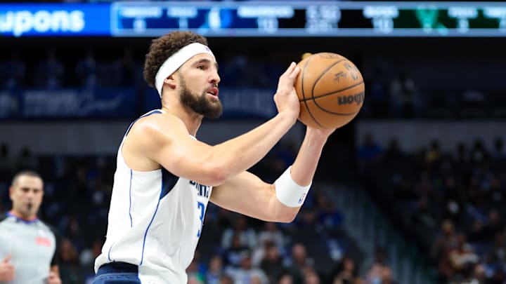 Oct 17, 2024; Dallas, Texas, USA;  Dallas Mavericks guard Klay Thompson (31) shoots during the first half against the Milwaukee Bucks at American Airlines Center. Mandatory Credit: Kevin Jairaj-Imagn Images