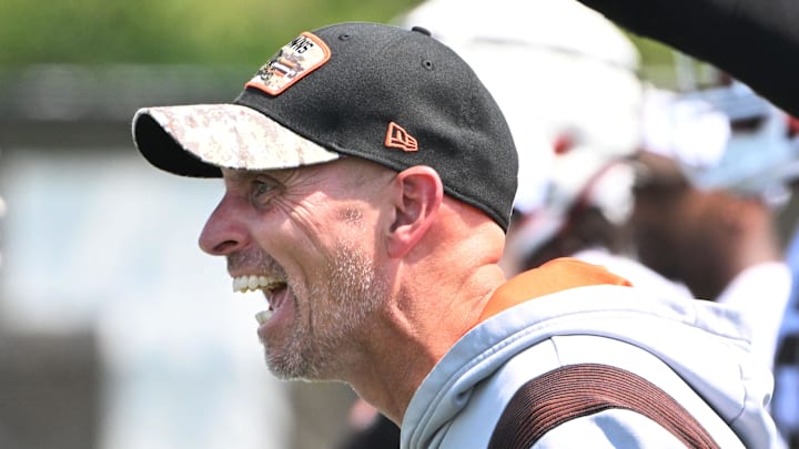 Aug 4, 2024; Cleveland Browns pass game coorcinator/wide receivers coach Chad O'Shea reacts during practice at the Browns training facility in Berea, Ohio. Mandatory Credit: Bob Donnan-Imagn Images