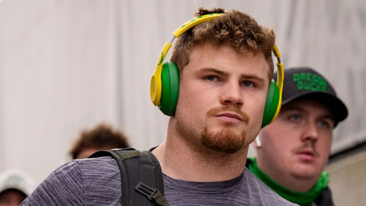 Oregon inside linebacker Bryce Boettcher arrives at the field as the Oregon Ducks take on the Washington Huskies on Nov. 29, 2025, at Husky Stadium in Seattle, Washington. Oregon inside linebacker Bryce Boettcher arrives at the field as the Oregon Ducks take on the Washington Huskies on Nov. 29, 2025, at Husky Stadium in Seattle, Washington.