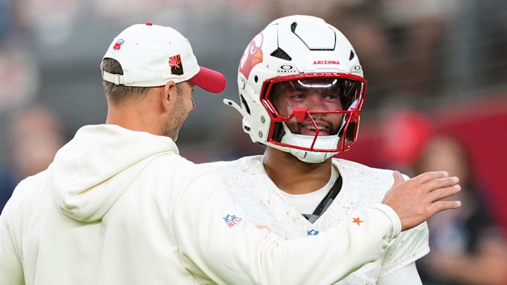 Sep 25, 2025; Glendale, Arizona, USA; Arizona Cardinals quarterback Kyler Murray (1) and head coach Jonathan Gannon talk before the game against the Seattle Seahawks at State Farm Stadium. Mandatory Credit: Joe Camporeale-Imagn Images Sep 25, 2025; Glendale, Arizona, USA; Arizona Cardinals quarterback Kyler Murray (1) and head coach Jonathan Gannon talk before the game against the Seattle Seahawks at State Farm Stadium. Mandatory Credit: Joe Camporeale-Imagn Images