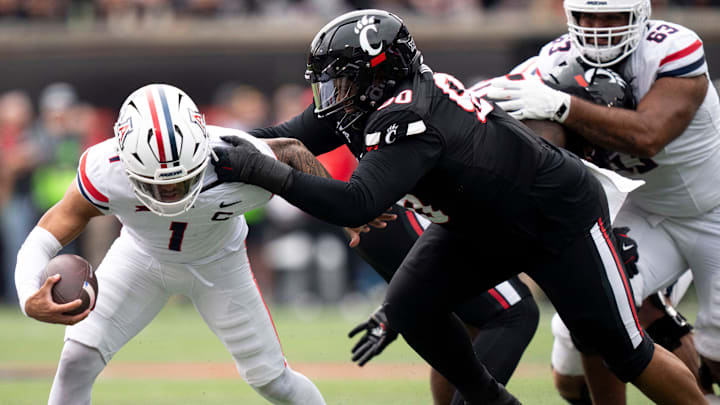 Cincinnati Bearcats defensive lineman Jalen Hunt (90) sacks Arizona Wildcats quarterback Noah Fifita (1) in the first quarter of the NCAA football game between the Cincinnati Bearcats and Arizona Wildcats at Nippert Stadium in Cincinnati on Nov. 15, 2025.