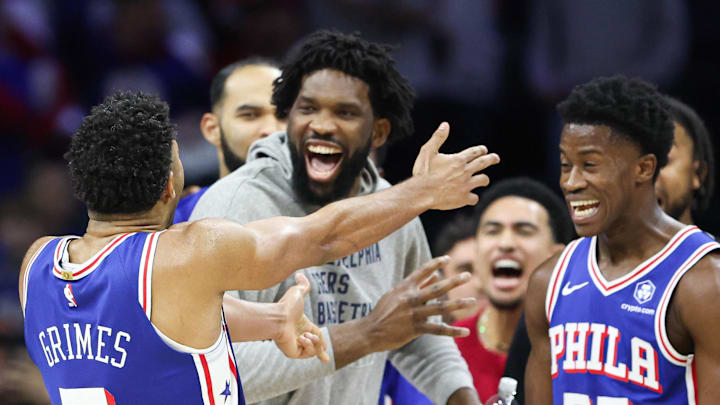 Oct 25, 2025; Philadelphia, Pennsylvania, USA; Philadelphia 76ers guard Quentin Grimes (5) celebrates with teammates after his score in the closing seconds of the fourth quarter against the Charlotte Hornets at Xfinity Mobile Arena. Mandatory Credit: Bill Streicher-Imagn Images Oct 25, 2025; Philadelphia, Pennsylvania, USA; Philadelphia 76ers guard Quentin Grimes (5) celebrates with teammates after his score in the closing seconds of the fourth quarter against the Charlotte Hornets at Xfinity Mobile Arena. Mandatory Credit: Bill Streicher-Imagn Images