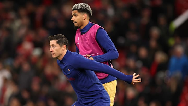 Robert Lewandowski y Ronald Araújo en la previa de un partido del FC Barcelona 