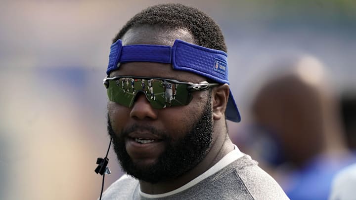 Washington Commanders defensive line coach Eric Henderson 