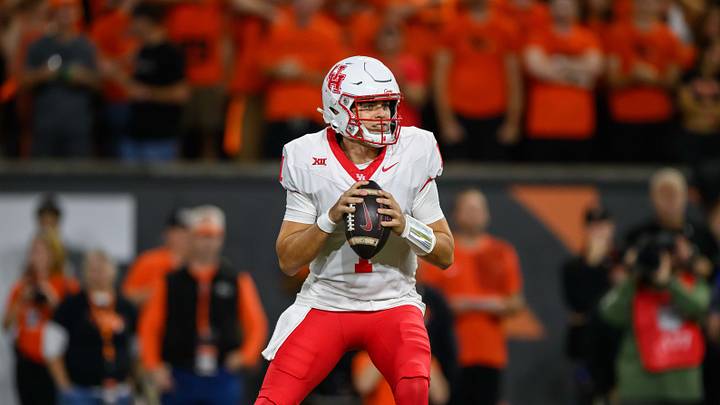Sep 26, 2025; Corvallis, Oregon, USA; Houston Cougars quarterback Conner Weigman (1) drops back to pass during the first quarter against the Oregon State Beavers at Reser Stadium. Mandatory Credit: Craig Strobeck-Imagn Images Sep 26, 2025; Corvallis, Oregon, USA; Houston Cougars quarterback Conner Weigman (1) drops back to pass during the first quarter against the Oregon State Beavers at Reser Stadium. Mandatory Credit: Craig Strobeck-Imagn Images