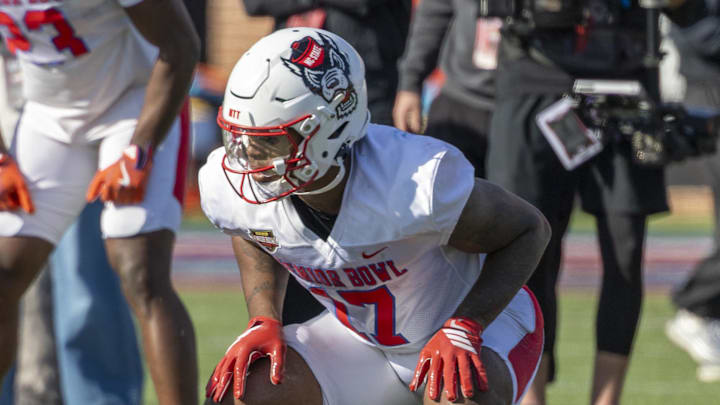 Jan 29, 2026; Mobile, AL, USA; National tight end Justin Joly (17) of North Carolina State gets set during National Senior Bowl practice at Hancock Whitney Stadium. Mandatory Credit: Vasha Hunt-Imagn Images Jan 29, 2026; Mobile, AL, USA; National tight end Justin Joly (17) of North Carolina State gets set during National Senior Bowl practice at Hancock Whitney Stadium. Mandatory Credit: Vasha Hunt-Imagn Images