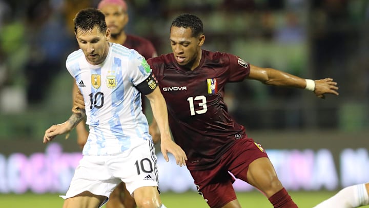 Lionel Messi y José Martínez, el jugador al que se enfrentó en la Leagues Cup 