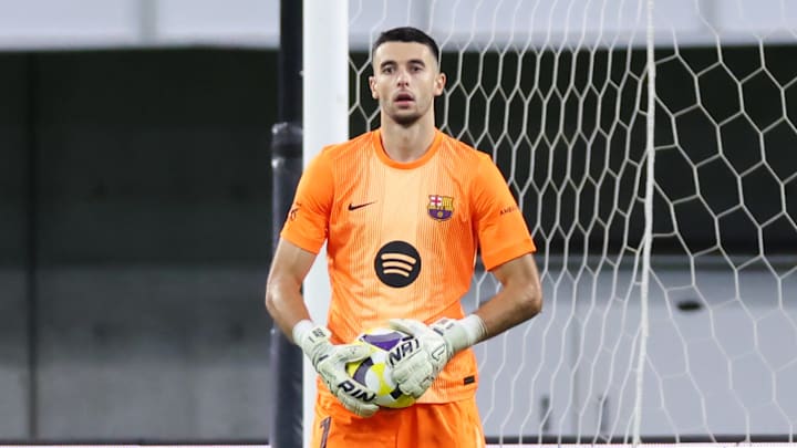 Joan García made his Barcelona debut vs. Vissel Kobe.