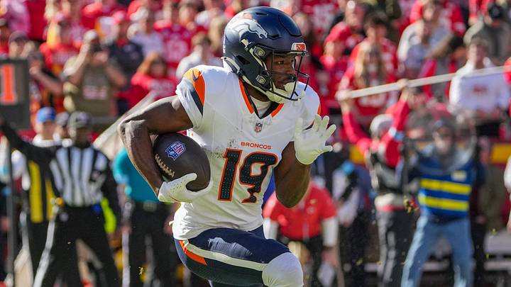 Denver Broncos wide receiver Marvin Mims Jr. (19) runs the ball against the Kansas City Chiefs. Denver Broncos wide receiver Marvin Mims Jr. (19) runs the ball against the Kansas City Chiefs.