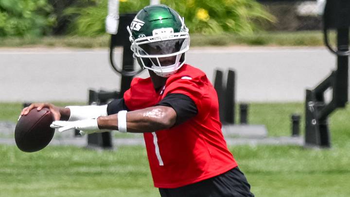 Jets QB Geno Smith is looking ahead as he begins training camp. 