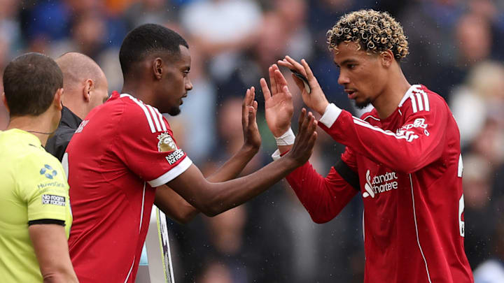 Alexander Isak (left) and Hugo Ekitiké (right) could play together, according to the latter. Alexander Isak (left) and Hugo Ekitiké (right) could play together, according to the latter.