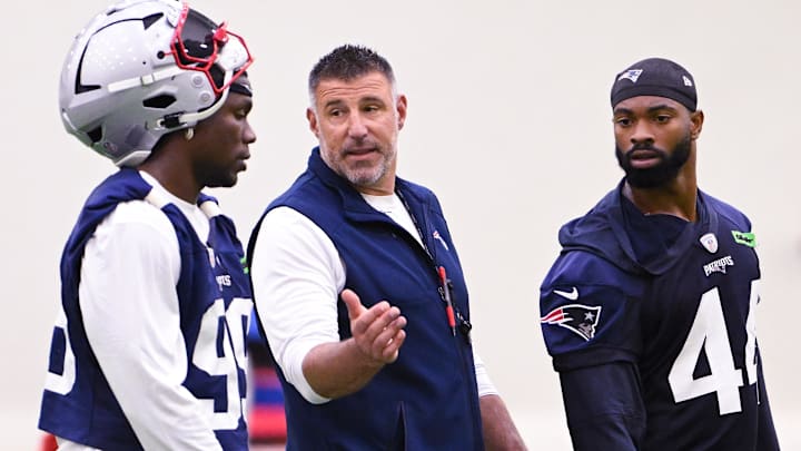 Jun 10, 2025; Foxborough, MA, USA; New England Patriots head coach Mike Vrabel speaks to defensive end Keion White (99) and linebacker K'Lavon Chaisson (44) after minicamp held in the WIN Field House at Gillette Stadium. Mandatory Credit: Eric Canha-Imagn Images