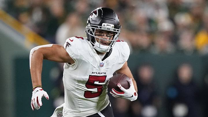 Sep 24, 2026; Green Bay, Wisconsin, USA;  Atlanta Falcons wide receiver Drake London (5) runs the ball after catching a pass during the second quarter against the Green Bay Packers at Lambeau Field.  Mandatory Credit: Jeff Hanisch-Imagn Images
