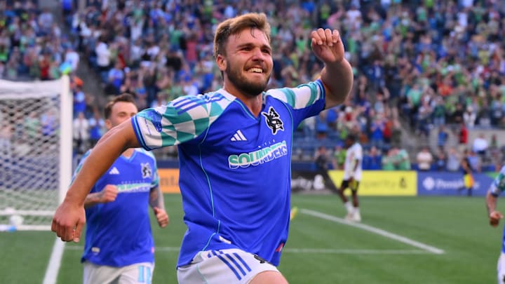 Pedri de la Vega helped the Seattle Sounders to a 3–2 win over the San Jose Earthquakes on Saturday. 