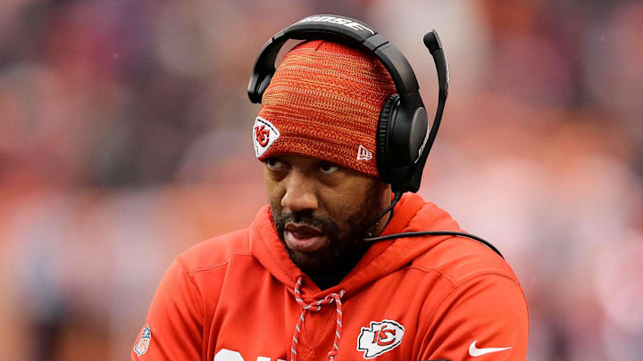 Tennessee Titans wide receivers coach Greg Lewis