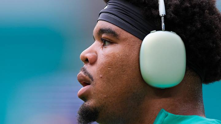 Miami Dolphins linebacker Chop Robinson