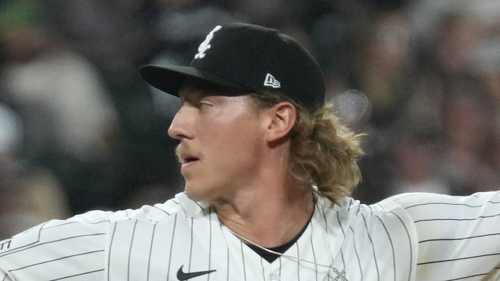 Aug 12, 2026; Chicago, Illinois, USA; Chicago White Sox pitcher Hagen Smith (32) throws the ball against the Cincinnati Reds during the eighth inning at Rate Field. Mandatory Credit: David Banks-Imagn Images Aug 12, 2026; Chicago, Illinois, USA; Chicago White Sox pitcher Hagen Smith (32) throws the ball against the Cincinnati Reds during the eighth inning at Rate Field. Mandatory Credit: David Banks-Imagn Images