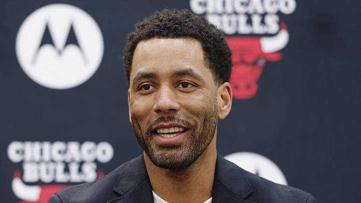 Jun 17, 2026; Chicago, Il, USA; Chicago Bulls Executive Vice President of Basketball Operations Bryson Graham introduces Chicago Bulls new head coach Tiago Splitter during a press conference at Advocate Center. Mandatory Credit: Kamil Krzaczynski-Imagn Images
