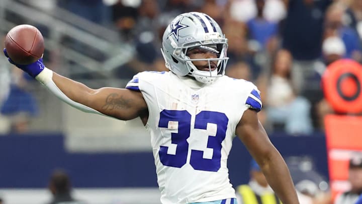 Sep 14, 2025; Arlington, Texas, USA; Dallas Cowboys running back Javonte Williams (33) runs with the ball for a touchdown against the New York Giants during the third quarter at AT&T Stadium. Mandatory Credit: Kevin Jairaj-Imagn Images