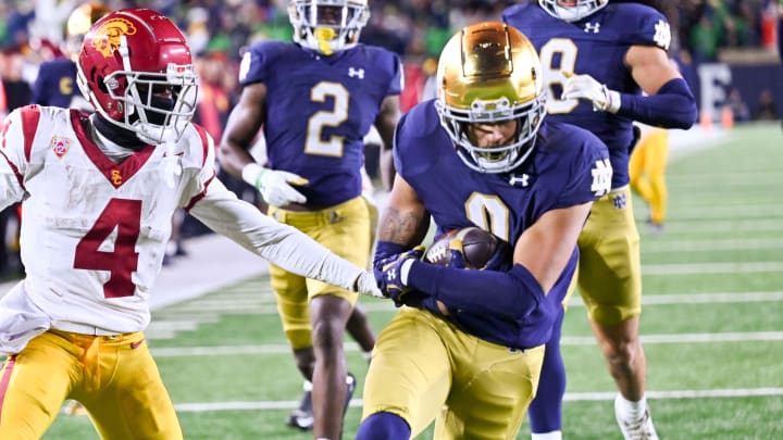 Oct 14, 2023; South Bend, Indiana, USA; Notre Dame Fighting Irish safety Xavier Watts (0) scores a Oct 14, 2023; South Bend, Indiana, USA; Notre Dame Fighting Irish safety Xavier Watts (0) scores a