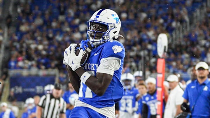 Kentucky Wildcats wide receiver Hardley Gilmore IV (17) makes a catch during the Wildcats win over the Eagles in Lexington, Kentucky Saturday, Sept. 13, 2025.