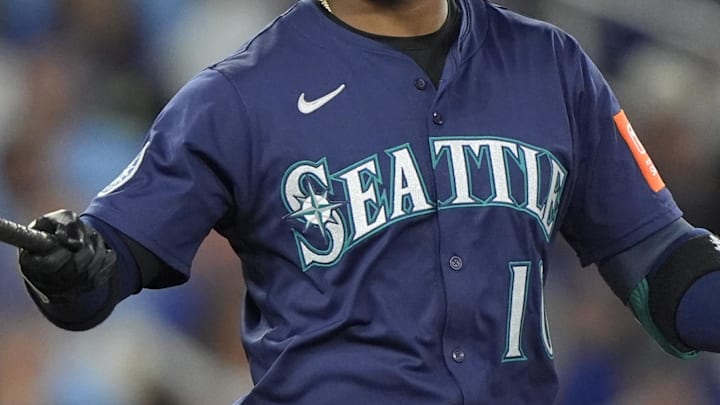 Oct 20, 2025; Toronto, Ontario, CAN; Seattle Mariners right fielder Victor Robles (10) reacts after walking in the seventh inning against the Toronto Blue Jays during game seven of the ALCS round for the 2025 MLB playoffs at Rogers Centre. Mandatory Credit: John E. Sokolowski-Imagn Images Oct 20, 2025; Toronto, Ontario, CAN; Seattle Mariners right fielder Victor Robles (10) reacts after walking in the seventh inning against the Toronto Blue Jays during game seven of the ALCS round for the 2025 MLB playoffs at Rogers Centre. Mandatory Credit: John E. Sokolowski-Imagn Images