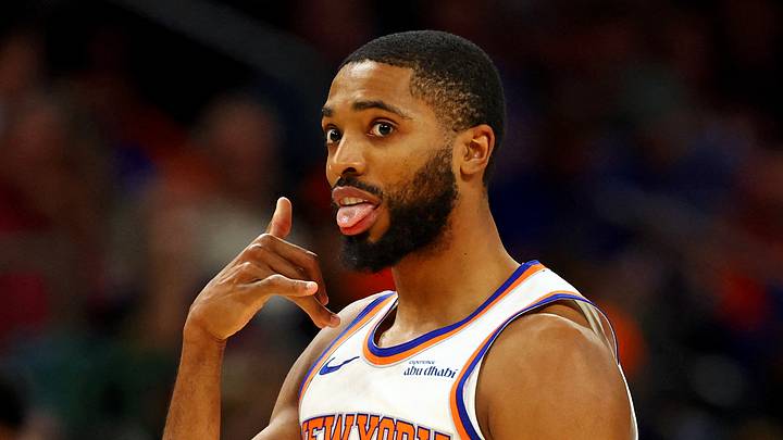 Nov 20, 2024; Phoenix, Arizona, USA; New York Knicks forward Mikal Bridges (25) reacts after a play during the fourth quarter against the Phoenix Suns at Footprint Center. Mandatory Credit: Mark J. Rebilas-Imagn Images Nov 20, 2024; Phoenix, Arizona, USA; New York Knicks forward Mikal Bridges (25) reacts after a play during the fourth quarter against the Phoenix Suns at Footprint Center. Mandatory Credit: Mark J. Rebilas-Imagn Images