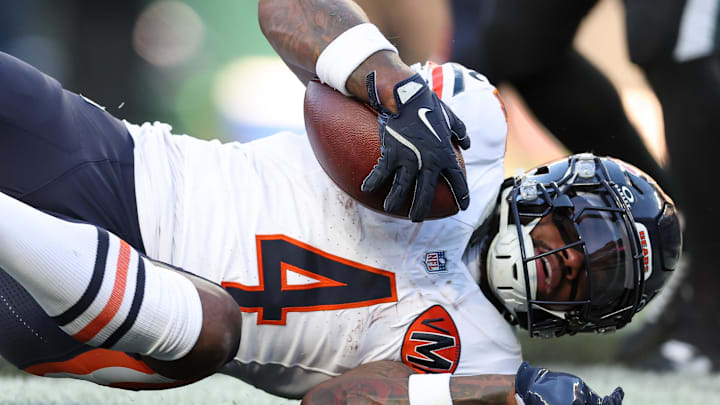 Nov 28, 2025; Philadelphia, Pennsylvania, USA; Chicago Bears running back D'Andre Swift (4) scores a touchdown against the Philadelphia Eagles during the first quarter of the game at Lincoln Financial Field. Mandatory Credit: Bill Streicher-Imagn Images Nov 28, 2025; Philadelphia, Pennsylvania, USA; Chicago Bears running back D'Andre Swift (4) scores a touchdown against the Philadelphia Eagles during the first quarter of the game at Lincoln Financial Field. Mandatory Credit: Bill Streicher-Imagn Images
