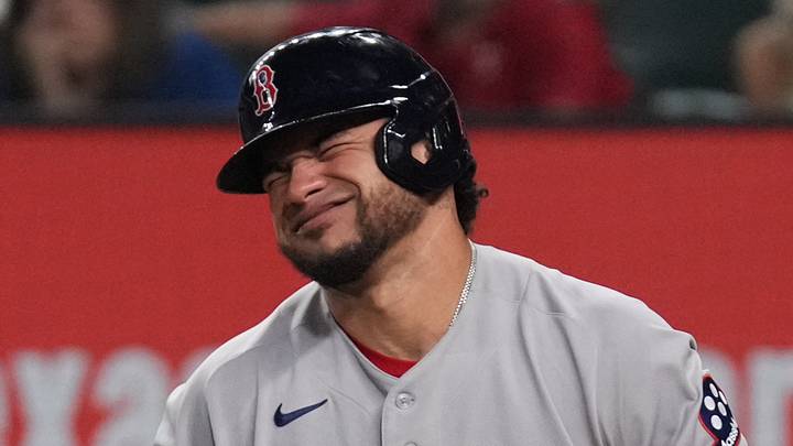 Boston Red Sox first baseman Willson Contreras (40).