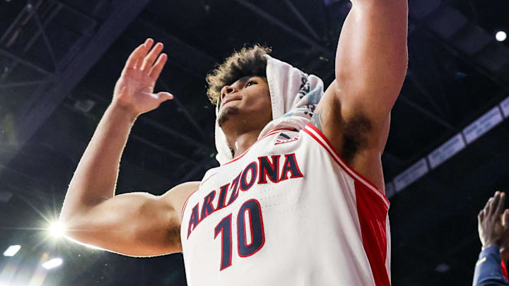 Dec 6, 2025; Tucson, Arizona, USA; Arizona Wildcats forward Koa Peat (10) hypes up the crowd in the last minute of the game against the Auburn Tigers at McKale Memorial Center. Mandatory Credit: Aryanna Frank-Imagn Images Dec 6, 2025; Tucson, Arizona, USA; Arizona Wildcats forward Koa Peat (10) hypes up the crowd in the last minute of the game against the Auburn Tigers at McKale Memorial Center. Mandatory Credit: Aryanna Frank-Imagn Images