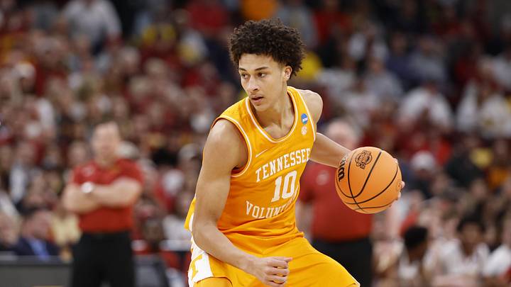Mar 27, 2026; Chicago, IL, USA; Tennessee Volunteers forward Nate Ament (10) dribbles in the second half against the Iowa State Cyclones during a Sweet Sixteen game of the Midwest Regional of the men's 2026 NCAA Tournament at United Center. Mandatory Credit: Kamil Krzaczynski-Imagn Images