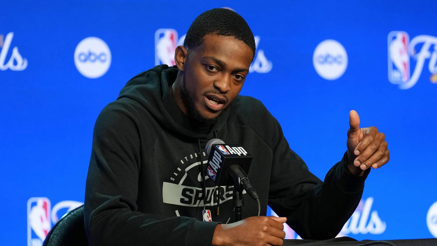 Spurs will gladly live with big De'Aaron Fox concern if he delivers against Knicks
