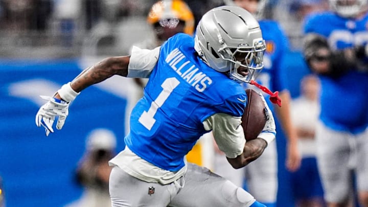 Detroit Lions wide receiver Jameson Williams (1) makes a catch against Green Bay Packers