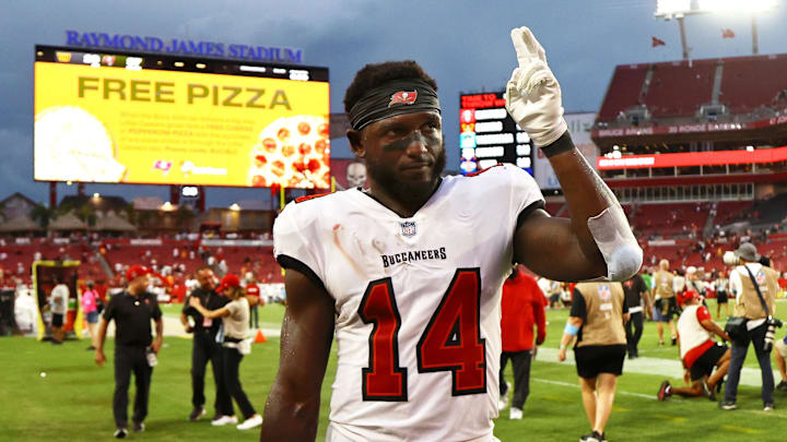 Sep 8, 2024; Tampa, Florida, USA; Tampa Bay Buccaneers wide receiver Chris Godwin (14) greets the fans after they beat the Washington Commanders at Raymond James Stadium. Mandatory Credit: Kim Klement Neitzel-Imagn Images Sep 8, 2024; Tampa, Florida, USA; Tampa Bay Buccaneers wide receiver Chris Godwin (14) greets the fans after they beat the Washington Commanders at Raymond James Stadium. Mandatory Credit: Kim Klement Neitzel-Imagn Images