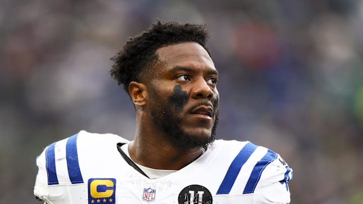 Indianapolis Colts linebacker Zaire Franklin stands on the sideline