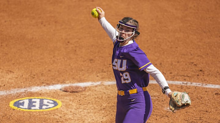 LSU pitcher Sydney Berzon battles Oklahoma in the SEC Tournament LSU pitcher Sydney Berzon battles Oklahoma in the SEC Tournament