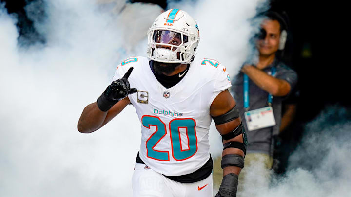 Miami Dolphins linebacker Jordyn Brooks