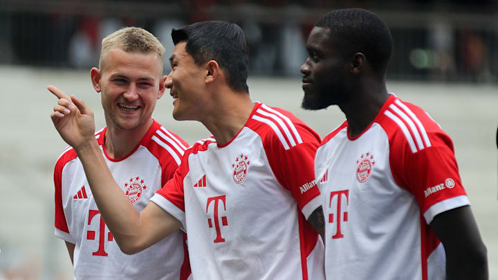 Beim FC Bayern kämpfen De Ligt, Kim und Upamecano um zwei Plätze in der Innenverteidigung.