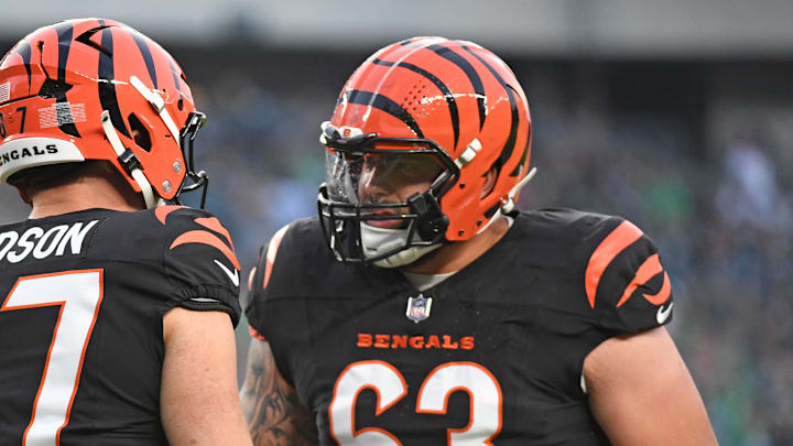 Aug 7, 2025; Philadelphia, Pennsylvania, USA; Cincinnati Bengals tight end Tanner Hudson (87) and guard Dylan Fairchild (63) against the Philadelphia Eagles at Lincoln Financial Field. Mandatory Credit: Eric Hartline-Imagn Images