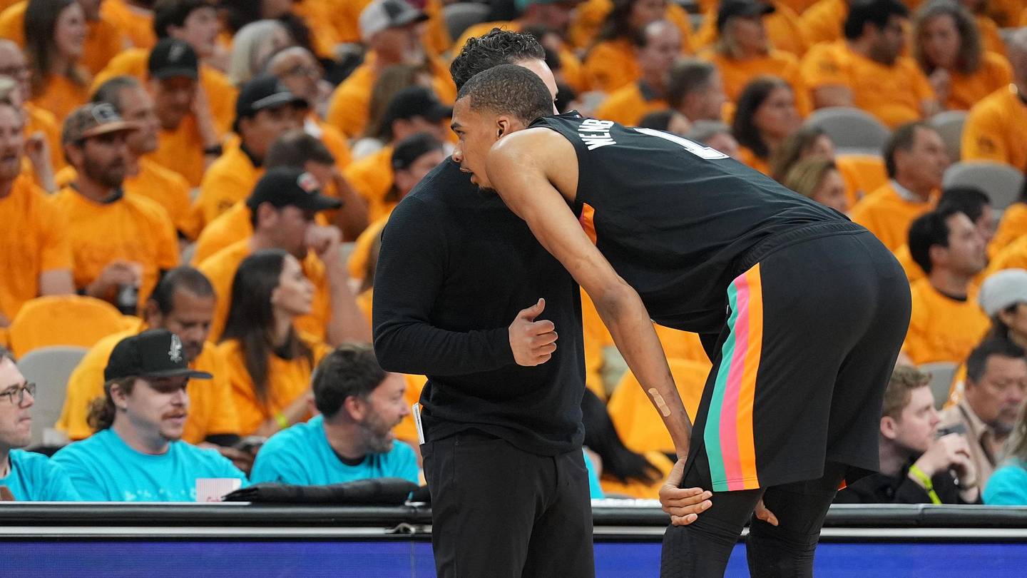 Spurs' Playoff Hopes Dim as Fox Struggles in Game 1 Loss — image 2