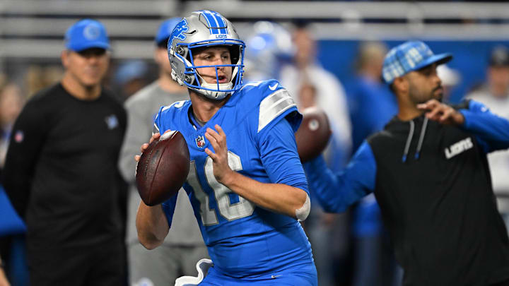 Detroit Lions quarterback Jared Goff (16) throws passes during pregame warmups Detroit Lions quarterback Jared Goff (16) throws passes during pregame warmups