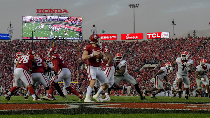 Jan 1, 2018; Pasadena, CA, USA; Oklahoma Sooners quarterback Baker Mayfield (6) throws a pass against the Georgia Bulldogs in the 2018 Rose Bowl college football playoff semifinal game at Rose Bowl Stadium. Mandatory Credit: Kirby Lee-Imagn Images.