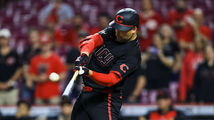 Cincinnati Reds designated hitter Nathaniel Lowe (31) hits a two-run walk-off home run