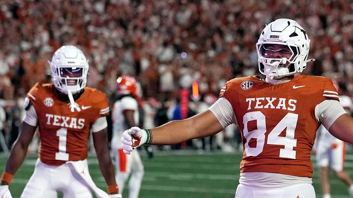 Sep 20, 2025; Austin, Texas, USA; Texas Longhorns tight end Jordan Washington (84) reacts after scoring a touchdown during the first half against the Sam Houston Bearkats at Darrell K Royal-Texas Memorial Stadium. Mandatory Credit: Scott Wachter-Imagn Images